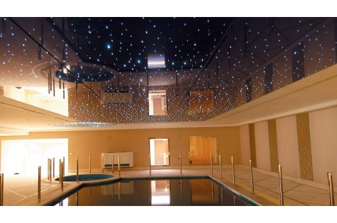 Натяжной потолок «звездное небо» в бассейн