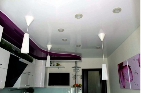 Натяжной потолок в кухню бело-фиолетовый