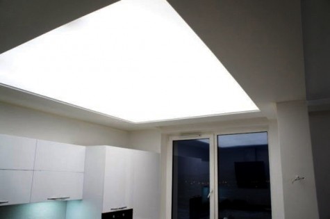 Светодиодный натяжной потолок на кухню