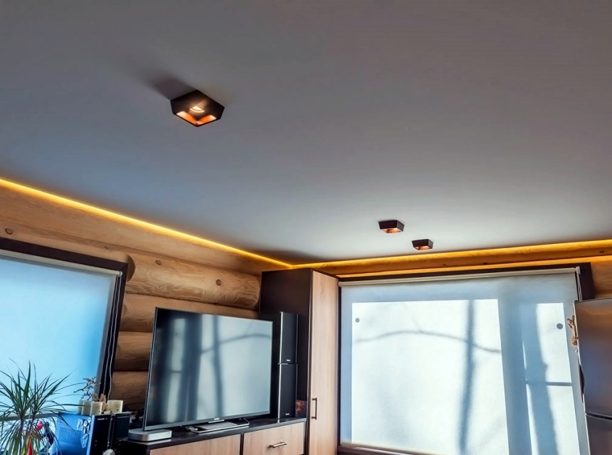 Тканевый натяжной потолок для кухни-гостиной